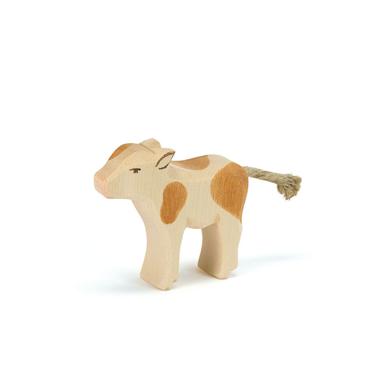 Ternero Marrón de Pie de Madera