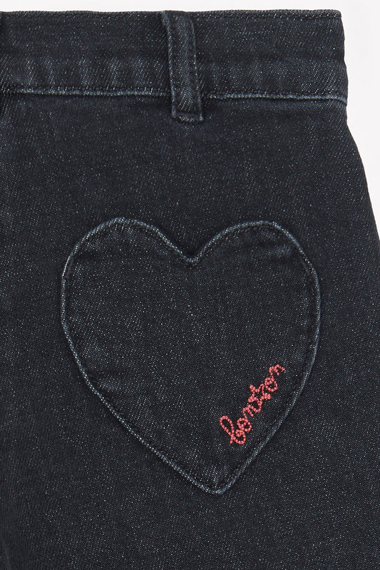 Jean Lakiko en Denim Gris – Estilo Flare con Toques Románticos | Colección Faroe Island