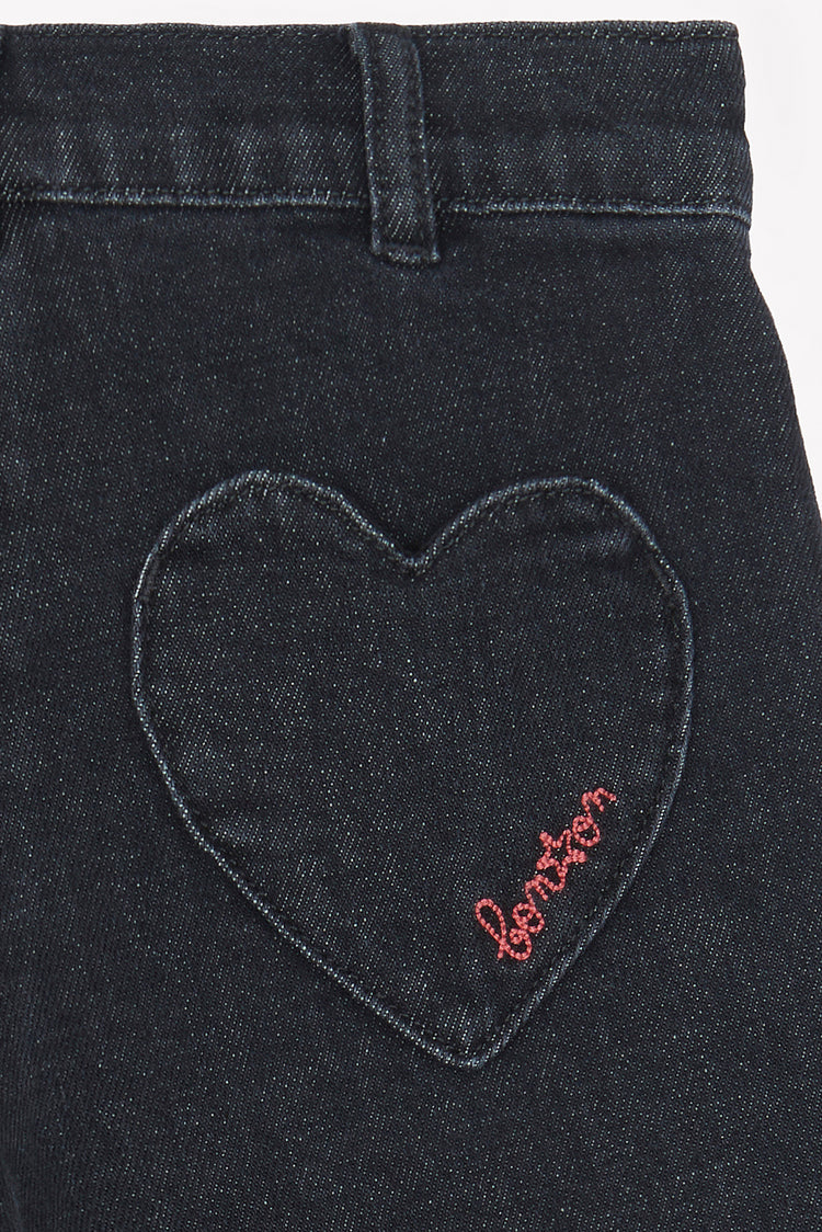 Jean Lakiko en Denim Gris – Estilo Flare con Toques Románticos | Colección Faroe Island