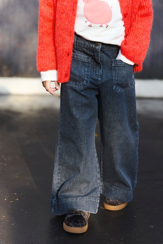 Jean Lakiko en Denim Gris – Estilo Flare con Toques Románticos | Colección Faroe Island