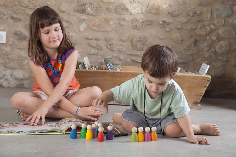 12 Nins arcoiris de Madera Ecológica