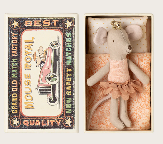 Princesa ratón, Hermana menor en caja de cerillas