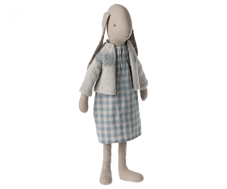 Conejita talla 4, Vestido, ropa interior y Cárdigan