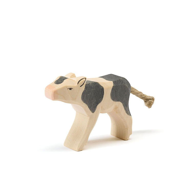 Ternero Bebiendo de Madera