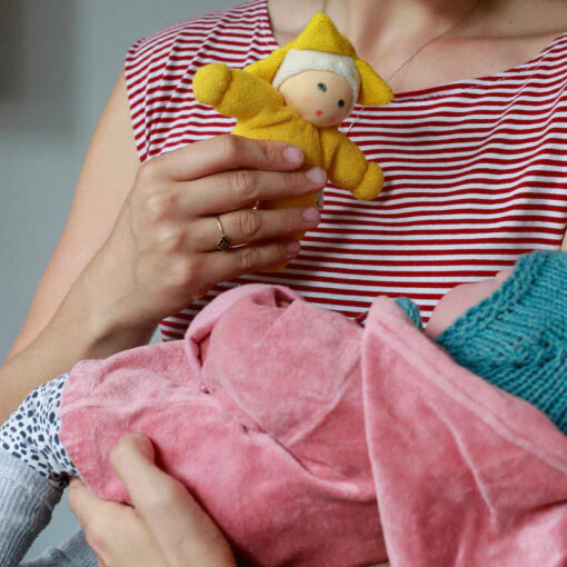 Muñeco Sternlein amarillo – Nanchen Natur