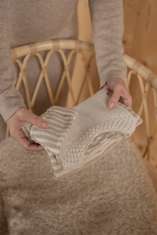 MONO DE BEBÉ NEWBORN SACHA BEIGE – 1+ MORE IN THE FAMILY