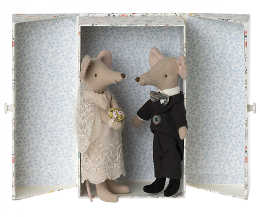 Pareja de ratones de boda en caja