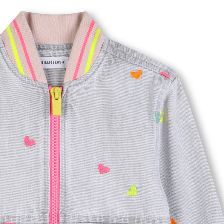 Chaqueta vaquera con corazones borados